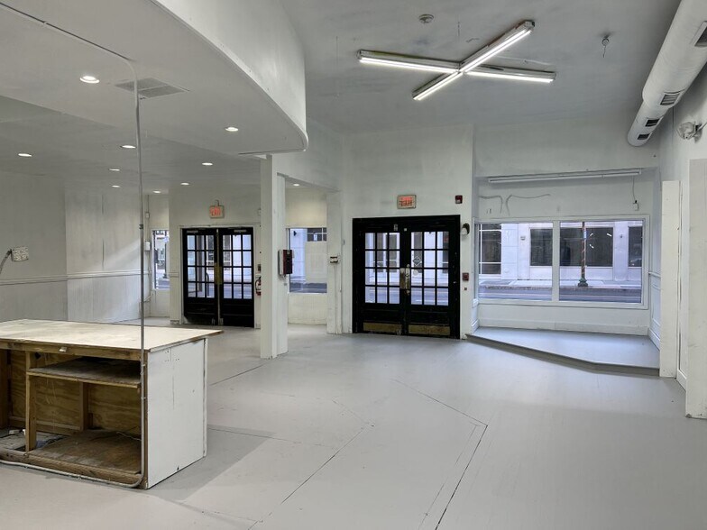 More Photos Of 813 Chapel St, New Haven Freestanding For Lease