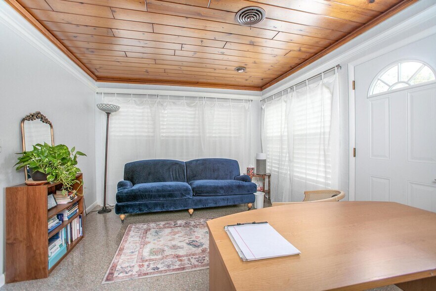 More Photos Of 1025 W New York Ave, Deland Coworking Space