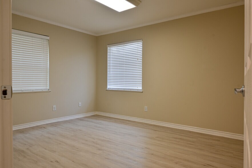 More Photos Of 304 E Broad St, Mansfield Office For Lease