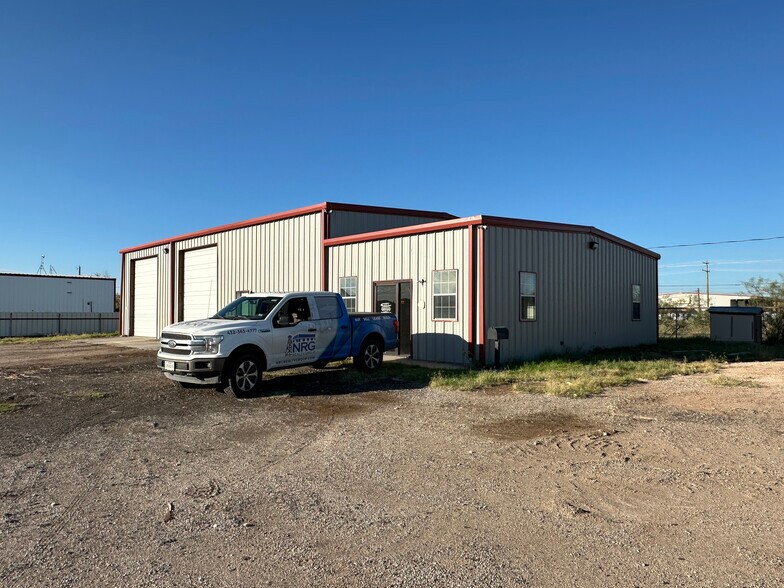 More Photos Of 2227 Wolfcamp Cir, Midland Industrial For Lease