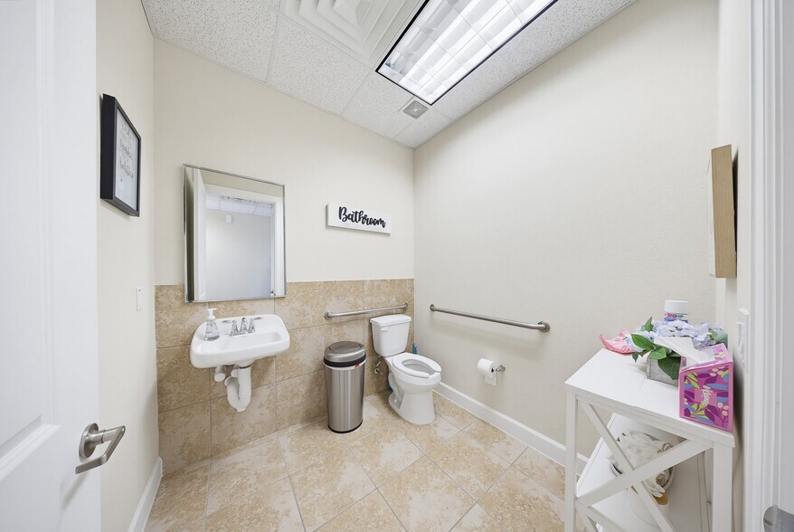 More Photos Of 1526 Katy Gap Rd, Katy Office For Sale