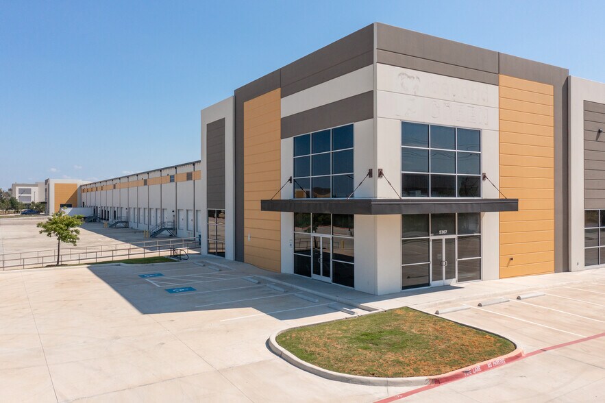 More Photos Of 5367 Dietrich Rd, San Antonio Distribution For Lease