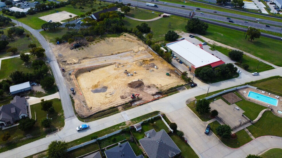 More Photos Of 221 W Stage Coach Trl, Willow Park Storefront For Lease