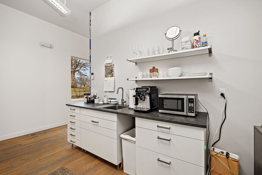 More Photos Of 2702 Ashland Ave, Saint Joseph Freestanding For Sale