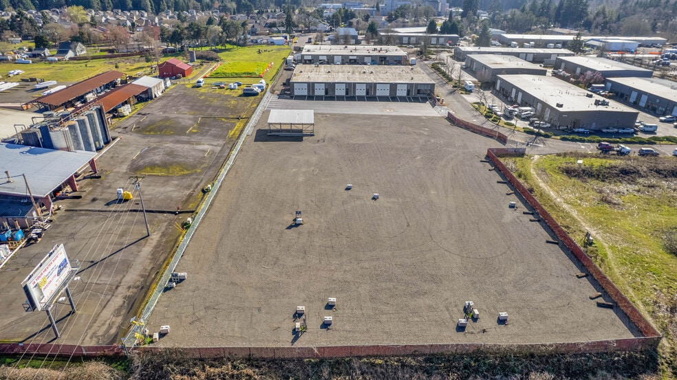 More Photos Of 2630 SE 39th Loop, Hillsboro Warehouse For Lease