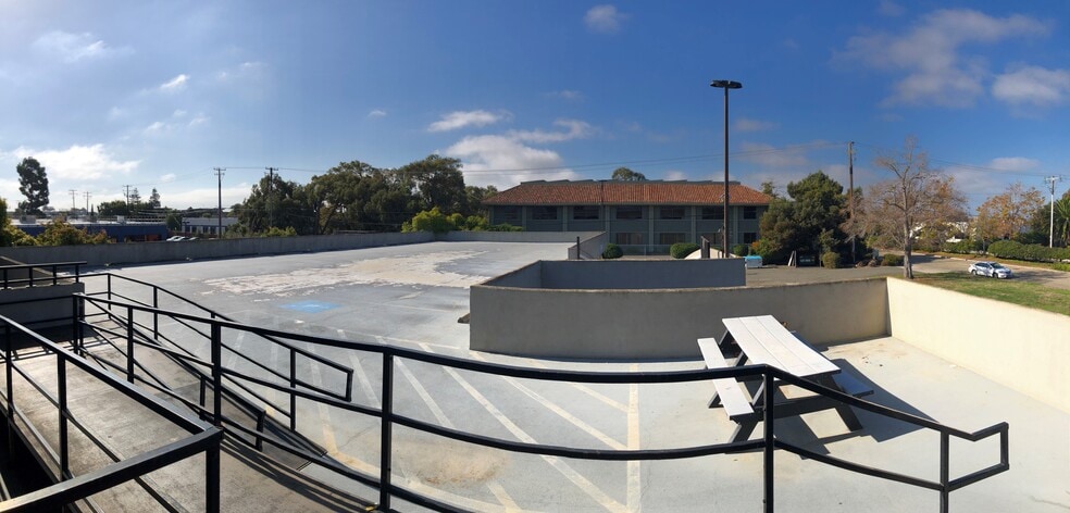 More Photos Of 7717 Edgewater Dr, Oakland Office For Sale