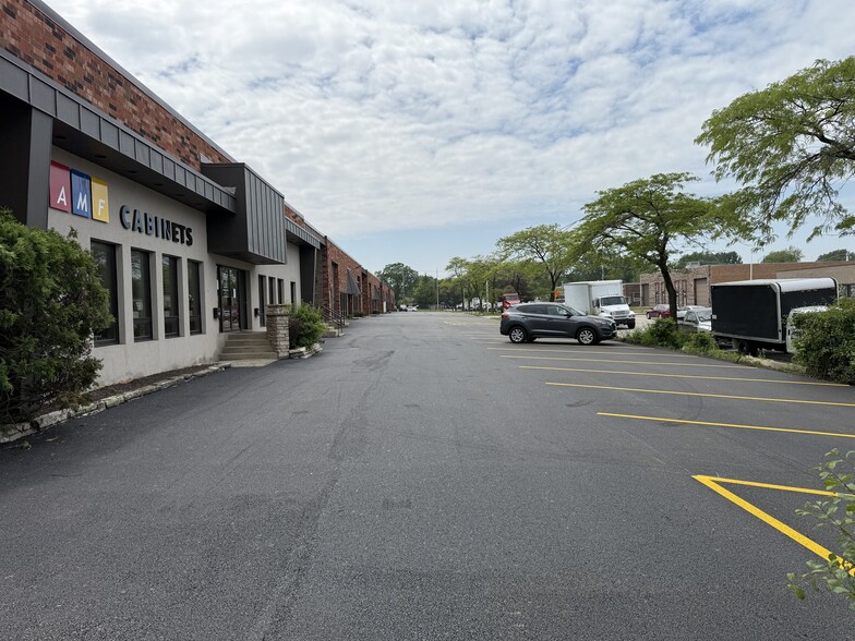 Primary Photo Of 1701-1735 W Armitage Ct, Addison Warehouse For Lease