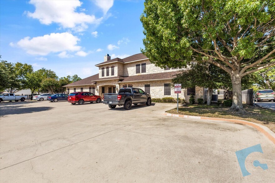 More Photos Of 5316 Bransford Rd, Colleyville Office For Sale