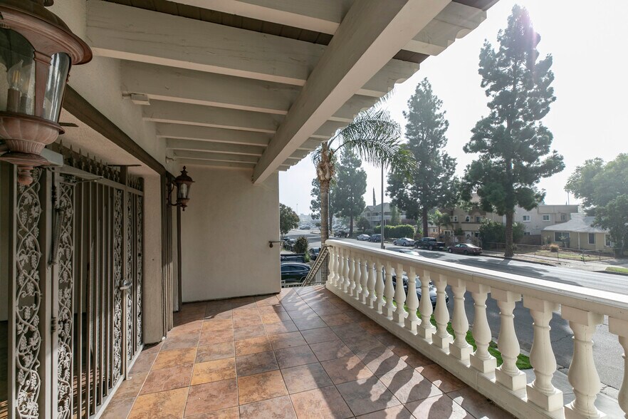 More Photos Of 17115 Chatsworth St, Granada Hills Apartments For Sale