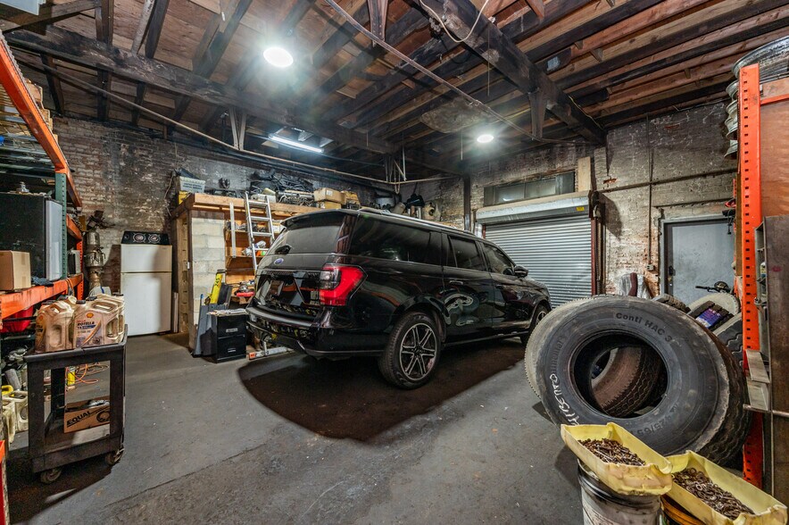 More Photos Of 335-337 E Jersey St, Elizabeth Distribution For Sale