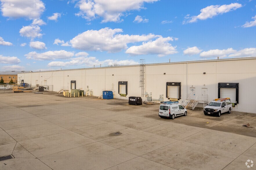 More Photos Of 10051 Simonson Rd, Harrison Showroom For Lease