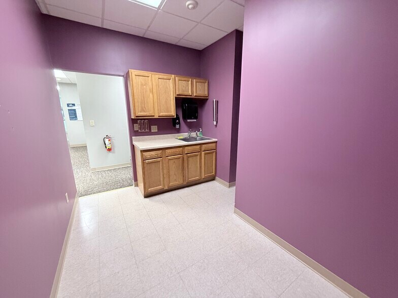 More Photos Of 431 13th St, Franklin Office For Sale
