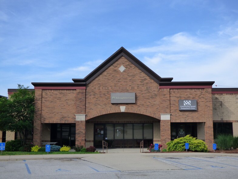 More Photos Of 441-463 S Landmark Ave, Bloomington Medical For Lease
