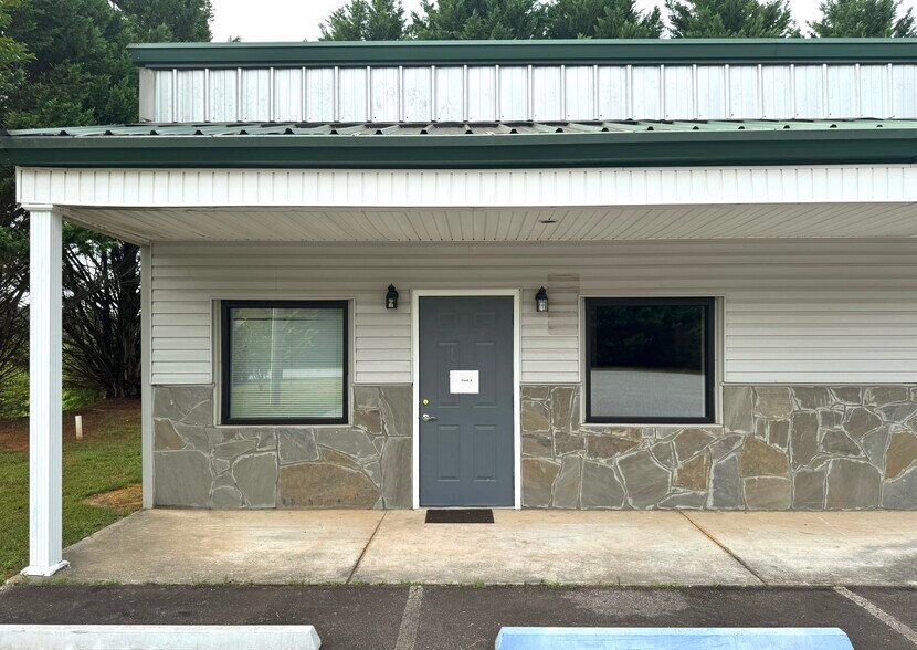 More Photos Of 144 Commerce Pky, Cornelia Flex For Sale