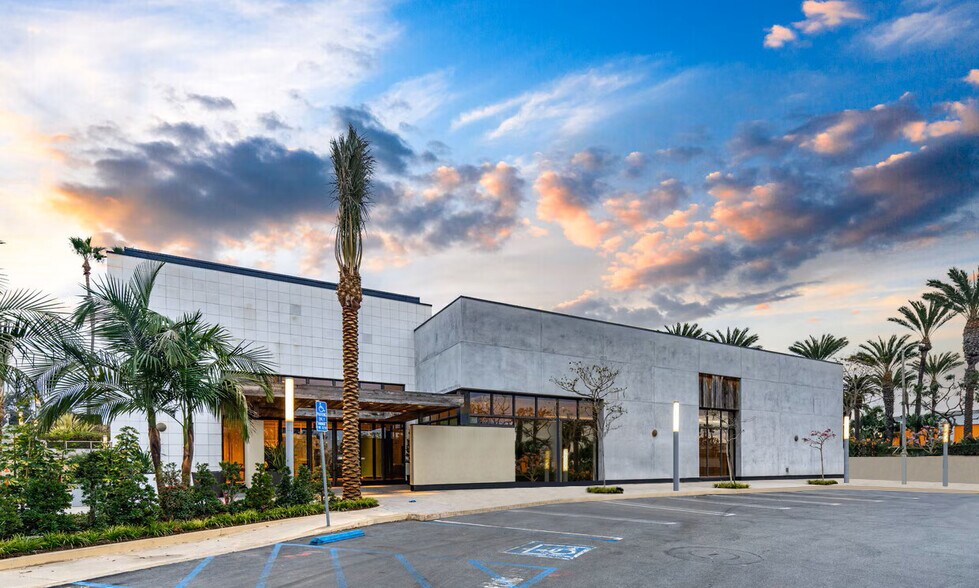 Primary Photo Of 800 S Pacific Coast Hwy, El Segundo Loft Creative Space For Lease