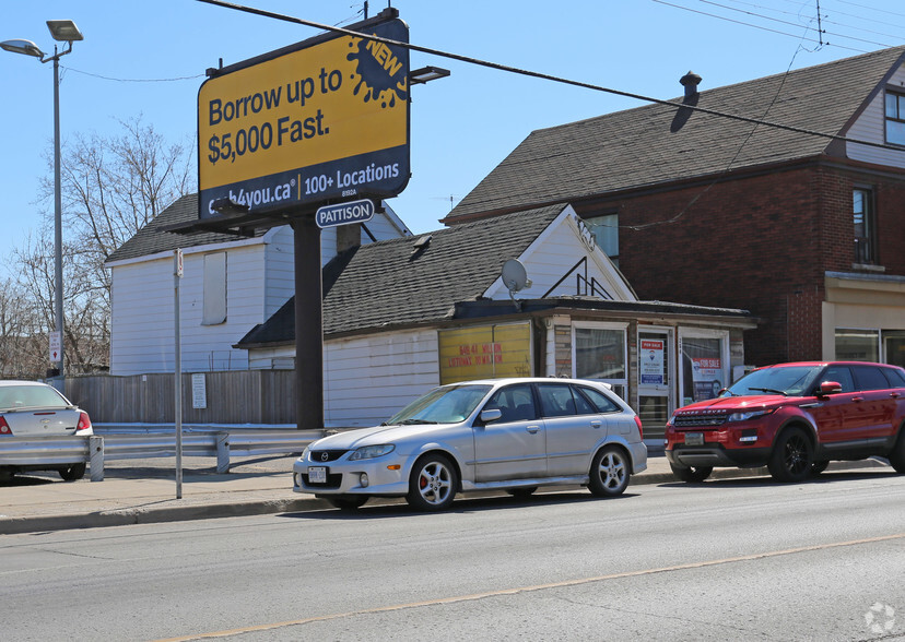 Primary Photo Of 264 Kenilworth Ave N, Hamilton Storefront For Sale