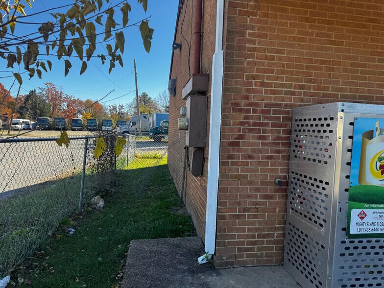 More Photos Of 9502 Allentown Rd, Fort Washington General Retail For Sale