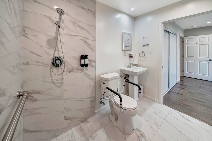 More Photos Of 6856 Hesperia Ave, Reseda Assisted Living For Sale