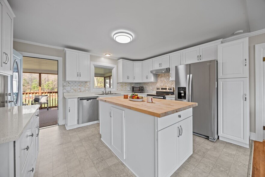 More Photos Of 10612 Durham Rd, Timberlake Flex For Sale