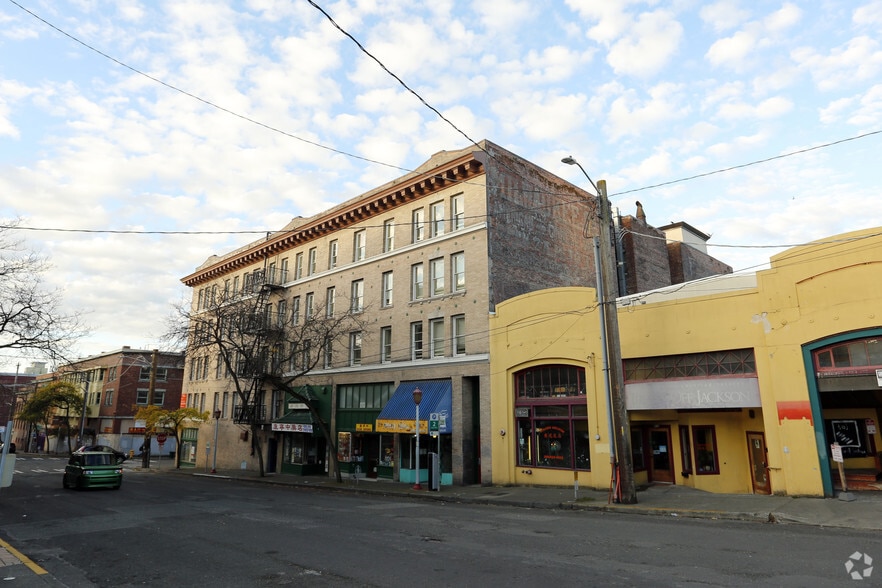 More Photos Of 668 S King St, Seattle Apartments For Lease