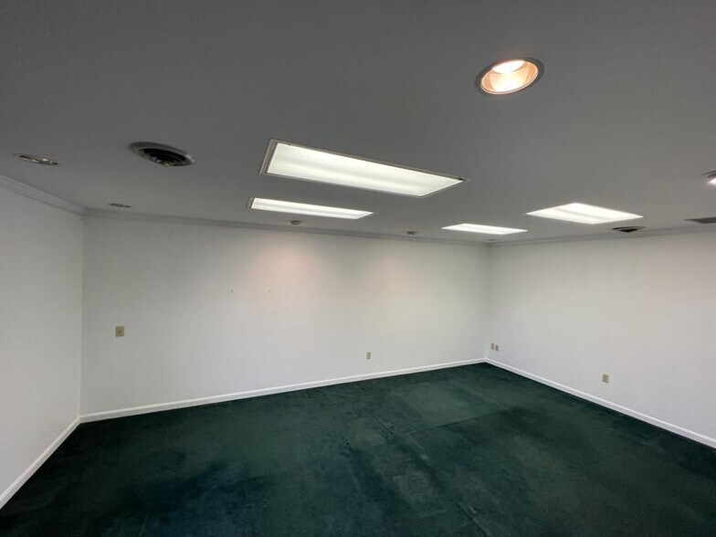 More Photos Of 230-236 Thomas More Pky, Crestview Hills Medical For Lease