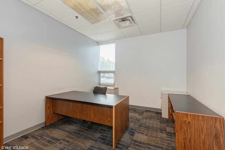 More Photos Of 4906 Main St, Lisle Office For Sale