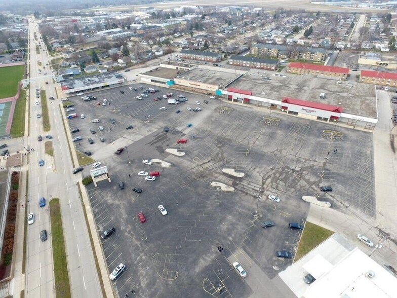 More Photos Of 2210-2400 Rapids Dr, Racine Freestanding For Sale