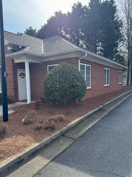 More Photos Of 2450 Atlanta Hwy, Cumming Office For Lease