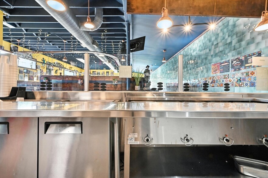 More Photos Of 801 W Washington St, Petersburg Storefront Retail Residential For Sale