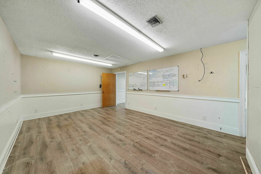 More Photos Of 726 Airport Rd, Panama City Loft Creative Space For Lease