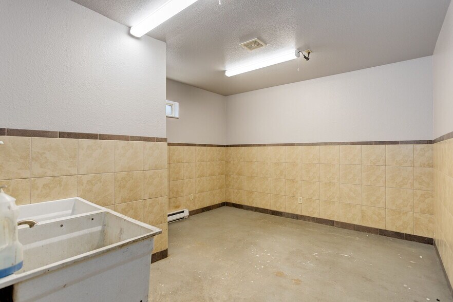 More Photos Of 5320 Cook St, Denver Warehouse For Lease