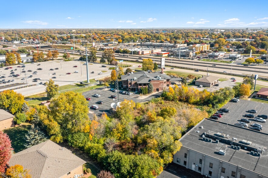 More Photos Of 491 S Washburn St, Oshkosh Office For Sale