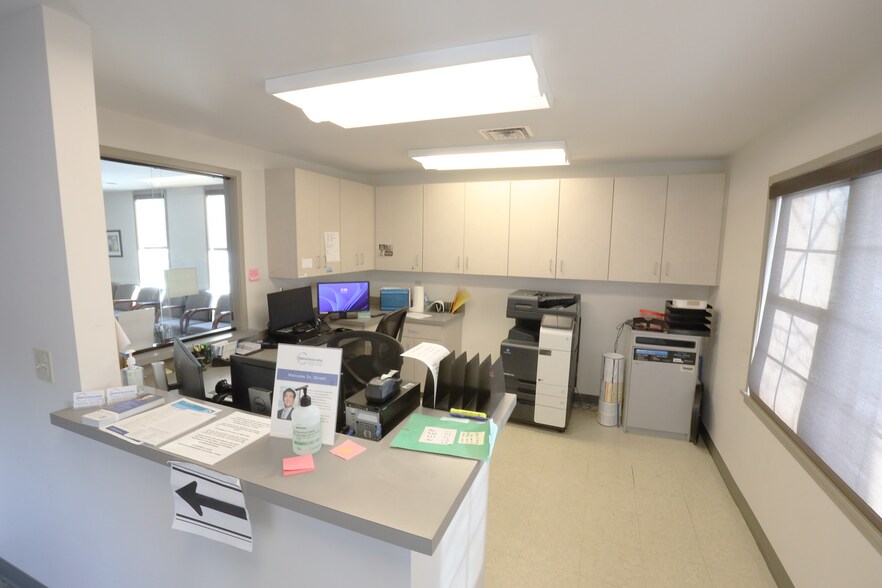 More Photos Of 17534 Royalton Rd, Strongsville Office For Lease