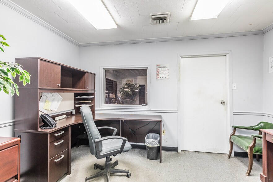 More Photos Of 700 E Texas Ave, Rayne Warehouse For Sale