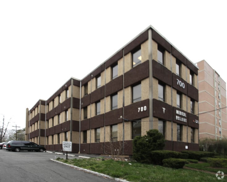 More Photos Of 700 N Broad St, Elizabeth Medical For Sale