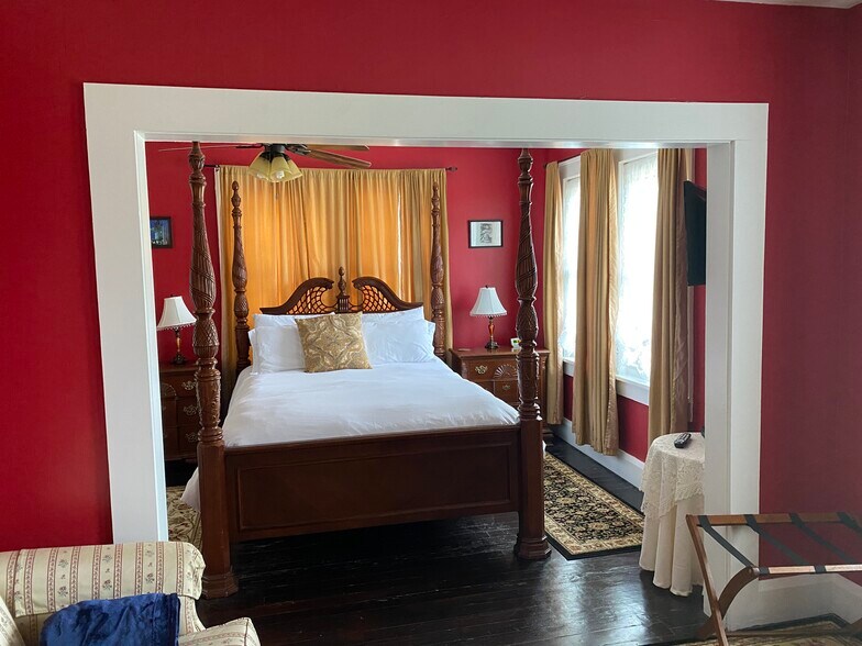 More Photos Of 304 15th St W, Bradenton Hospitality For Sale