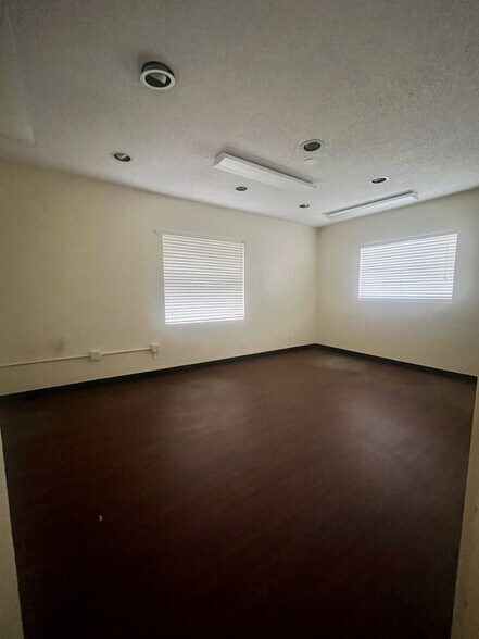 More Photos Of 130 E 1st St, Apopka Office For Lease