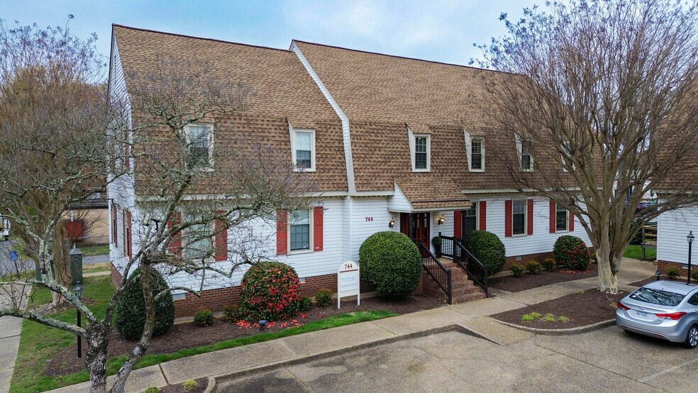 More Photos Of 744 Thimble Shoals Blvd, Newport News Medical For Sale