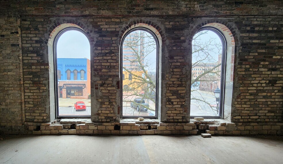 More Photos Of 110 W Washtenaw St, Lansing Storefront Retail Office For Lease