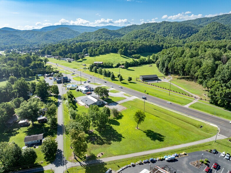 More Photos Of 8123 E Lamar Alexander Pky, Townsend Restaurant For Sale