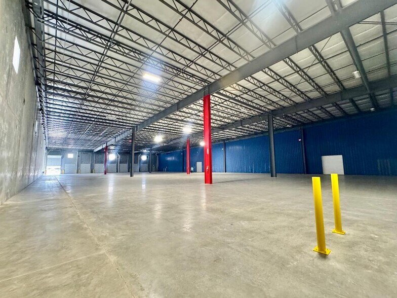 More Photos Of 13101 Spivey Dr, Laredo Industrial For Lease
