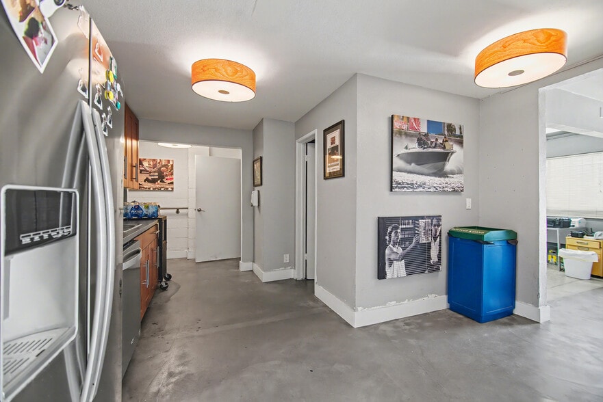 More Photos Of 13428 Beach Ave, Marina Del Rey Warehouse For Lease