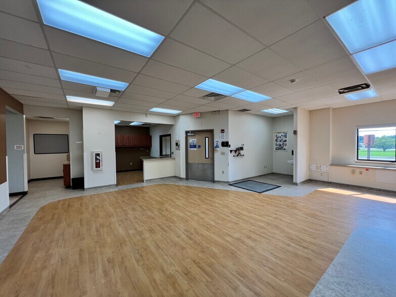 More Photos Of 923 S Broadway, Portland Medical For Sale