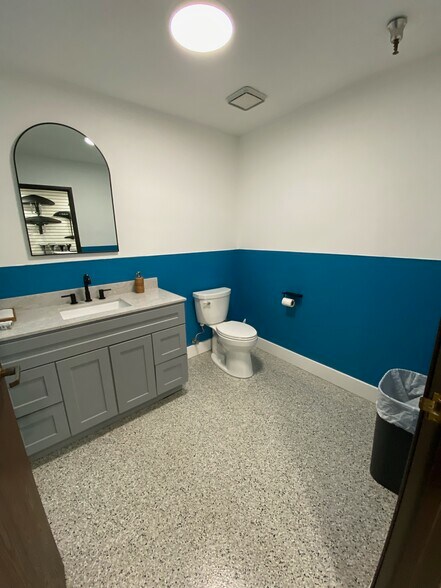 More Photos Of 4848 Colt St, Ventura Manufacturing For Sale