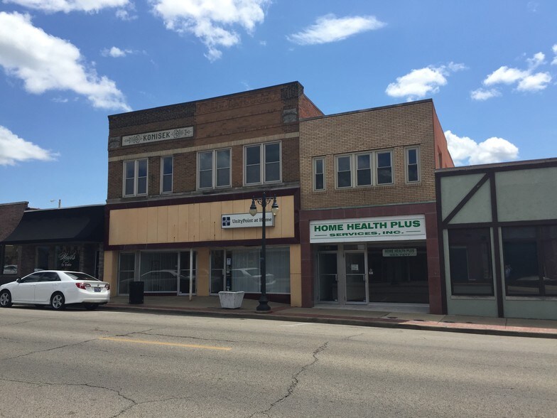 More Photos Of 512 Court St, Pekin General Retail For Sale