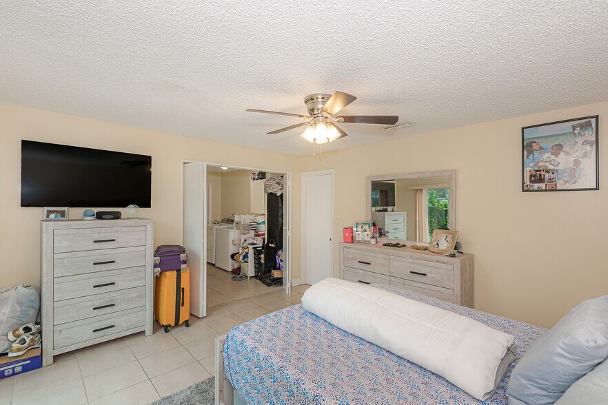 More Photos Of 4063-4065 SW 51st St, Fort Lauderdale Apartments For Sale