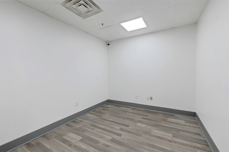 More Photos Of 1124 Blalock Rd, Houston Warehouse For Sale