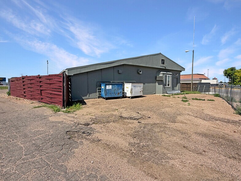 More Photos Of 1331 W Main St, Sterling Veterinarian Kennel For Sale