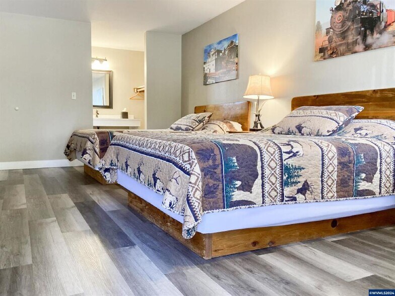 More Photos Of 179 S Mill St, Sumpter Hotel For Sale