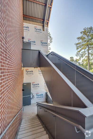 More Photos Of 1259 Grand Central Blvd, Conroe Unknown For Lease